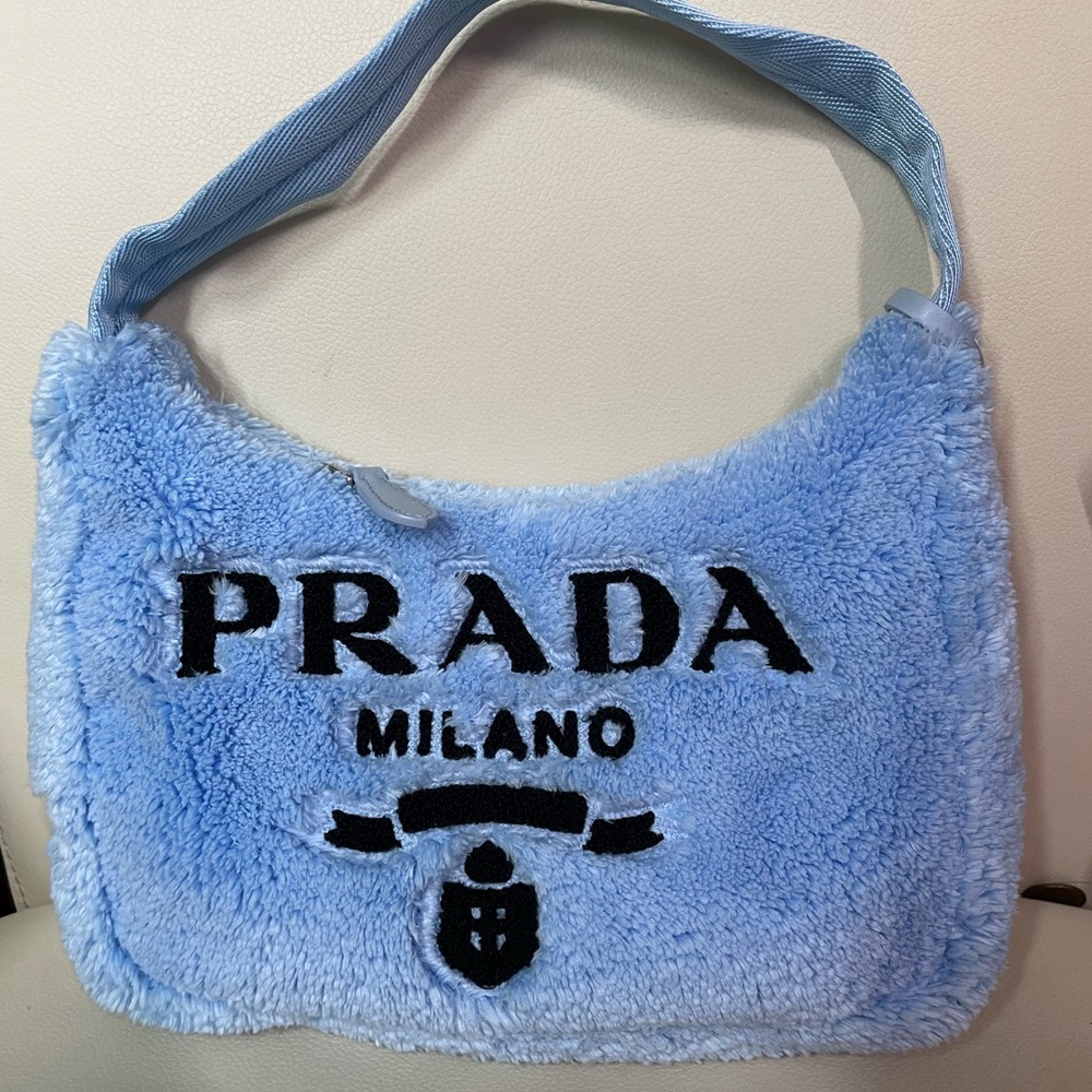 ❤️sold❤️ Prada RE-edition